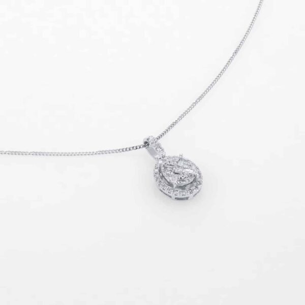 9ct White Gold 0.25ct Diamond Oval Cluster Pendant - Image 4